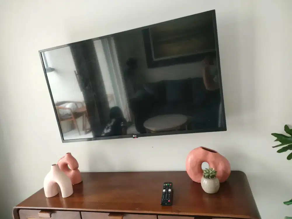 Dijual smart TV LG dan Samsung 43 inch pindahan, excellent condition