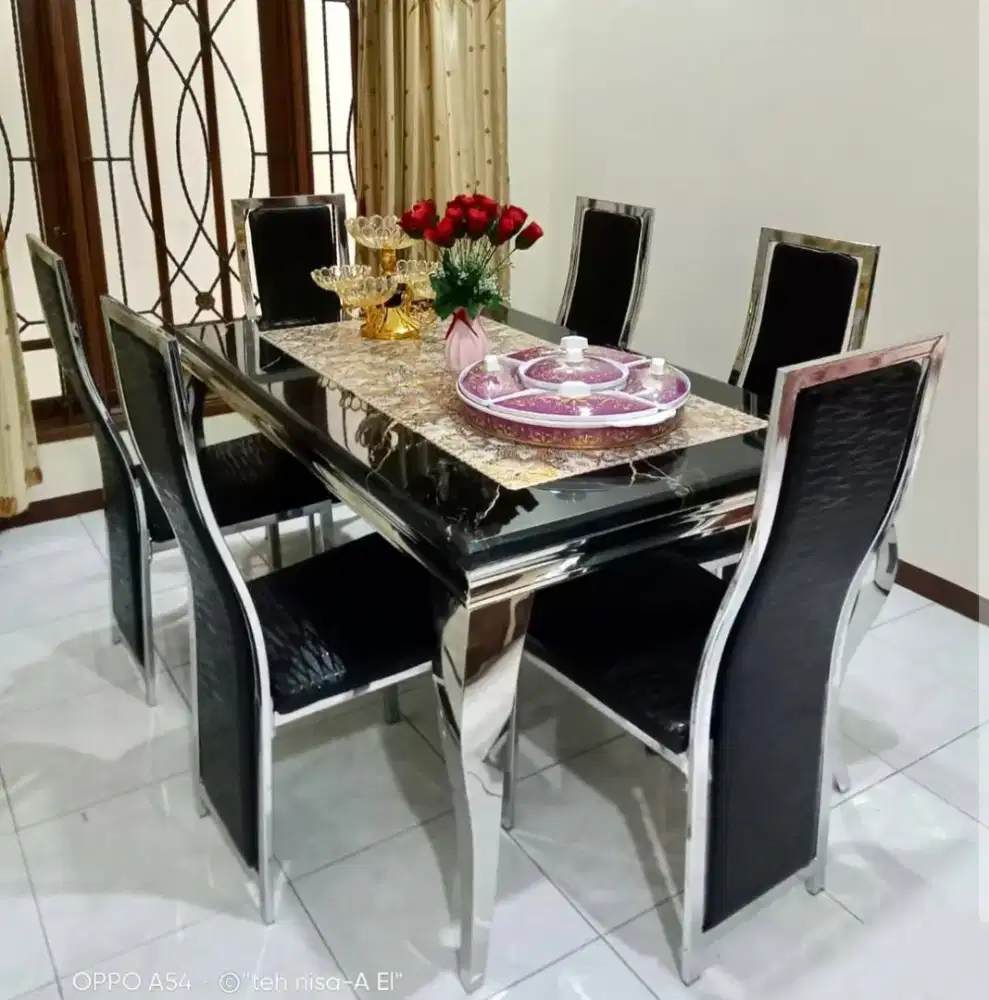 Meja makan marmer / meja makan mewah / meja makan klasik