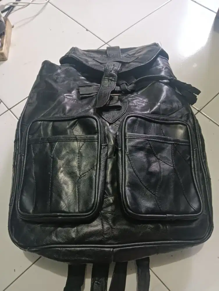 Di jual tas ransel , kondisi like new, bahan kulit