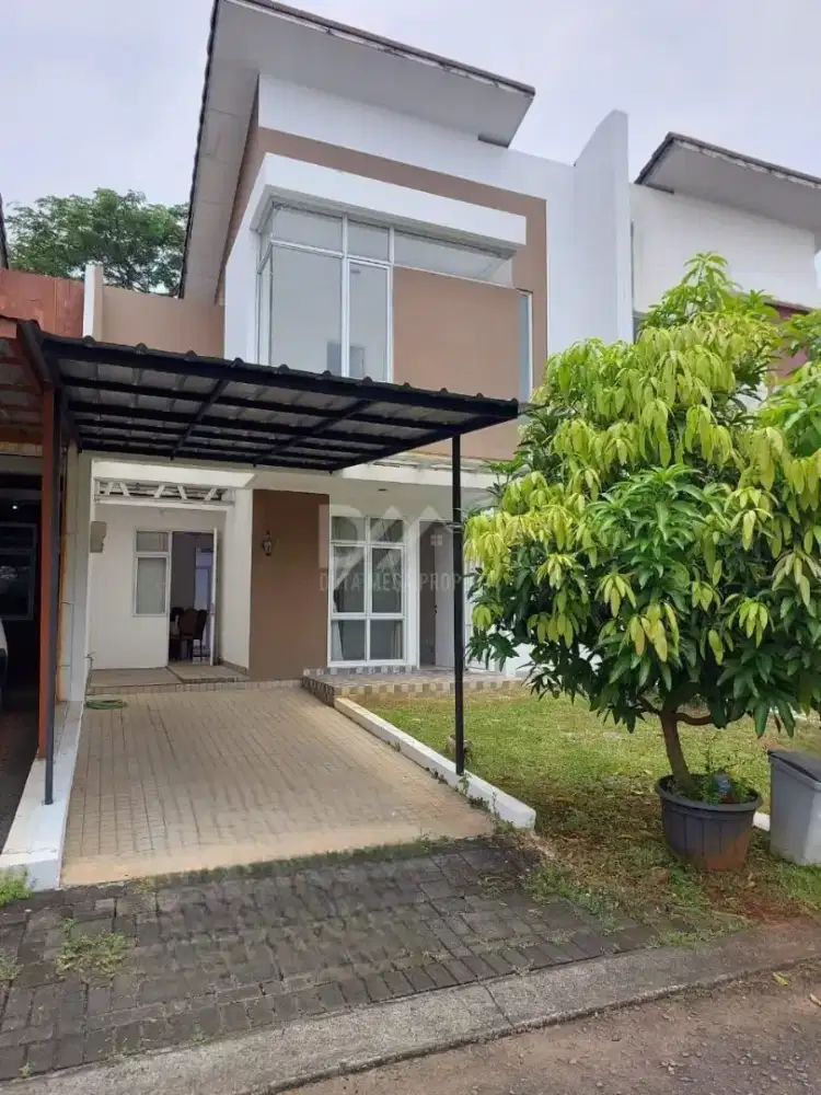 Rumah dijual cepat di Serpong BSD Tangerang siap huni depan taman