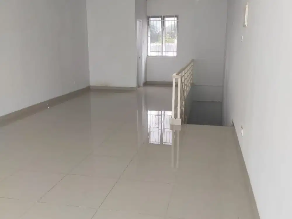 Ruko 3 Lantai Hadap Jalan Raya Dekat Kawasan Kuliner dan Pendidikan Ruko Sorrento Junction Gading Serpong