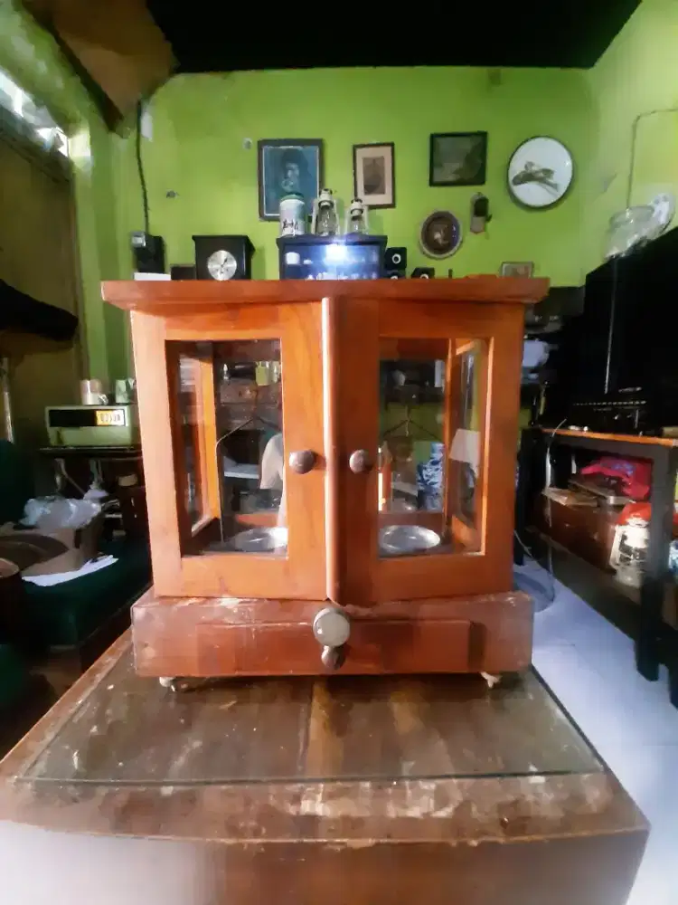 Timbangan emas kuno antik