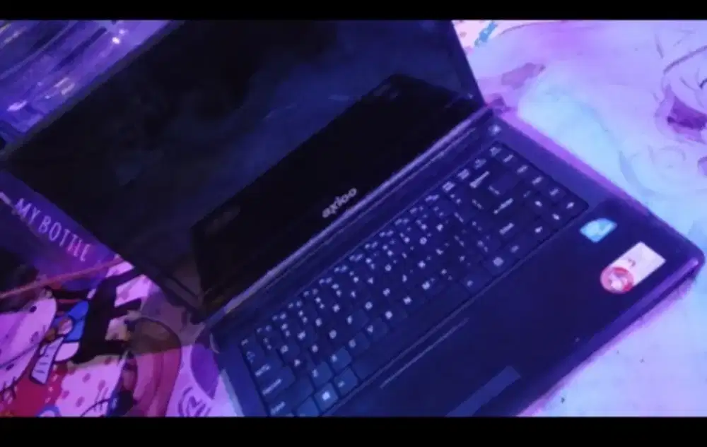 Laptop axioo hepy 5 kondisi masih bagus