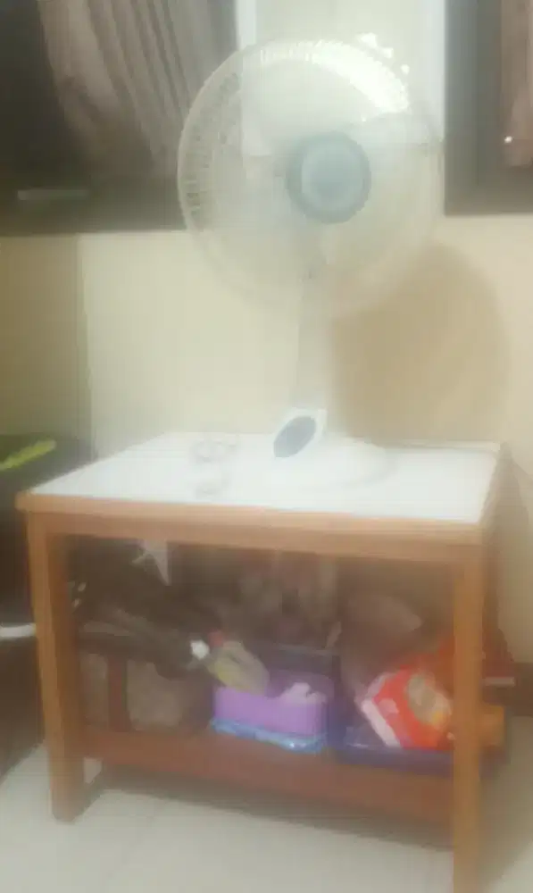Meja tv dan kipas angin Miyako 16 inc