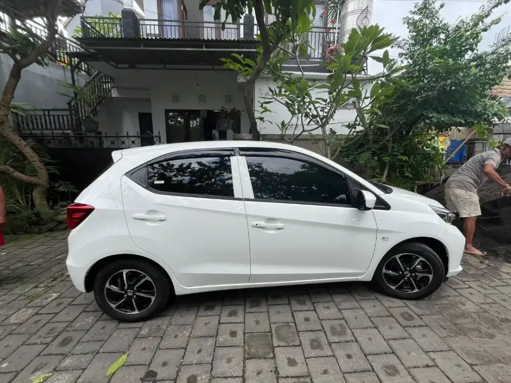 Dijual murah mobil honda brio 1.2 E CVT CKD  tahun 2024