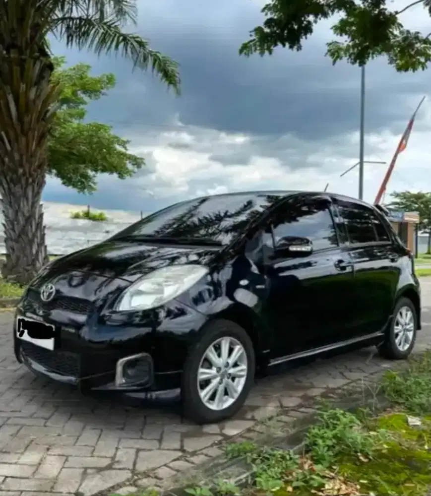 Toyota yaris e facelift 2012 Manual