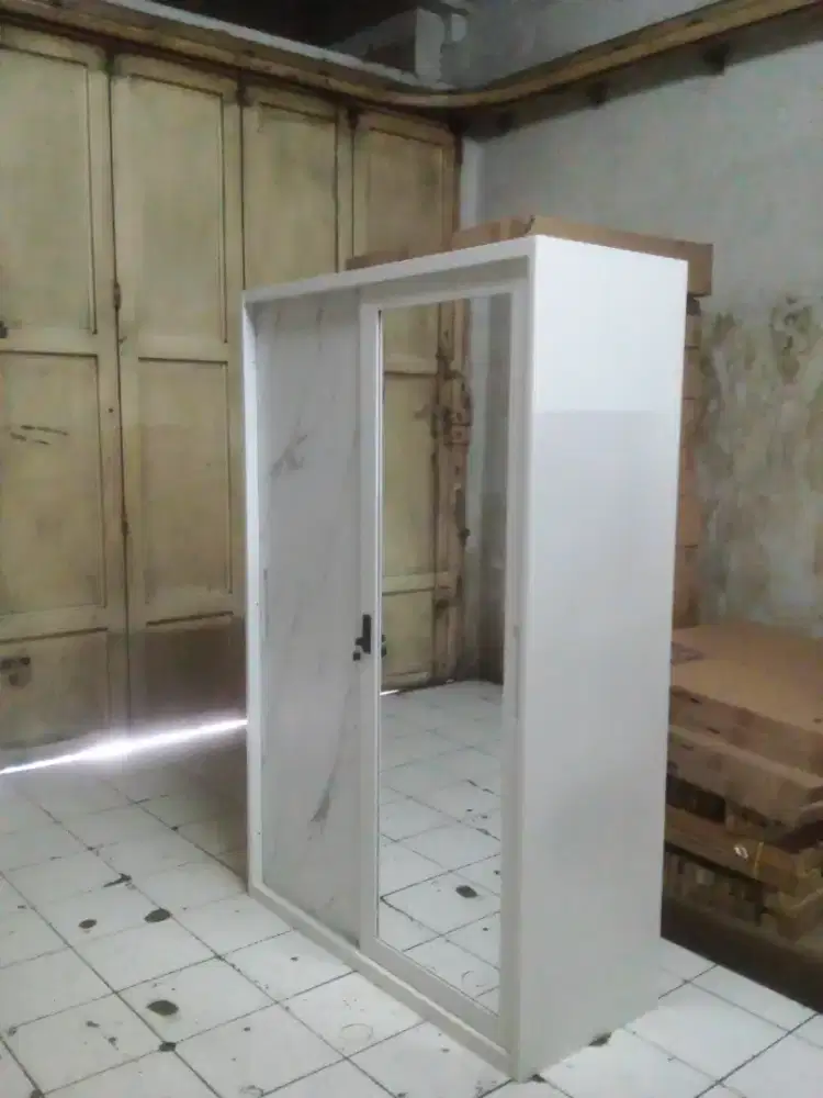 Lemari besi 2 pintu