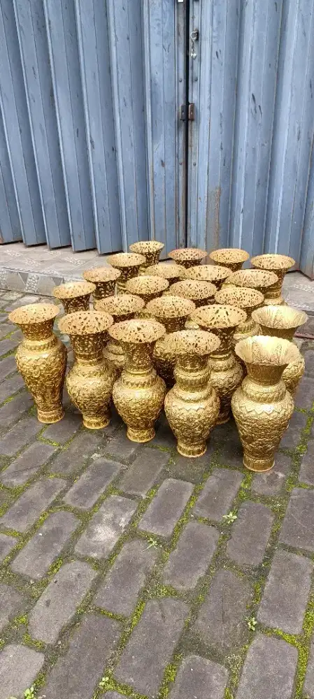 Vas Kuningan vintage