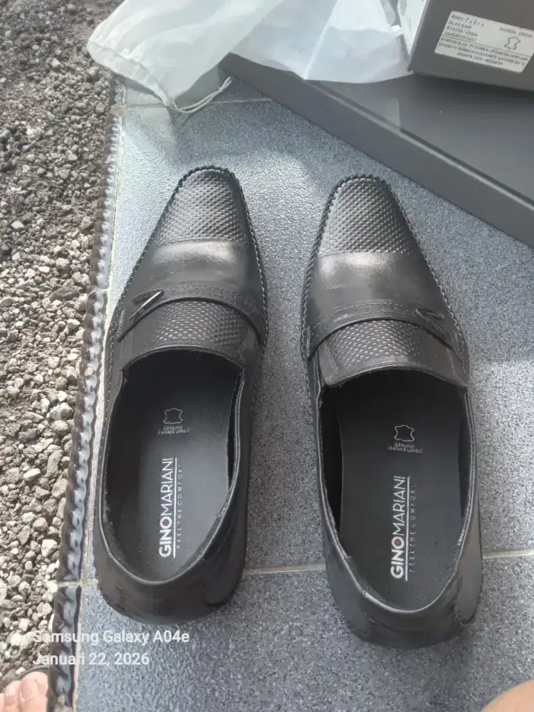 Jual sepatu kulit ukuran42.jarang pakai