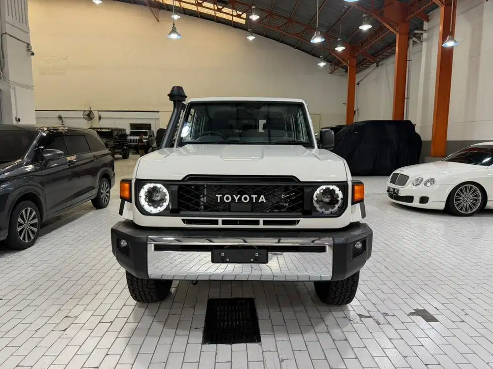 [ BRAND NEW ] Land Cruiser LC70 GXL Wagon / lexus