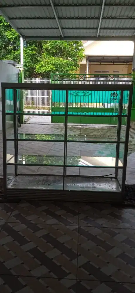 Dijual etalase kaca