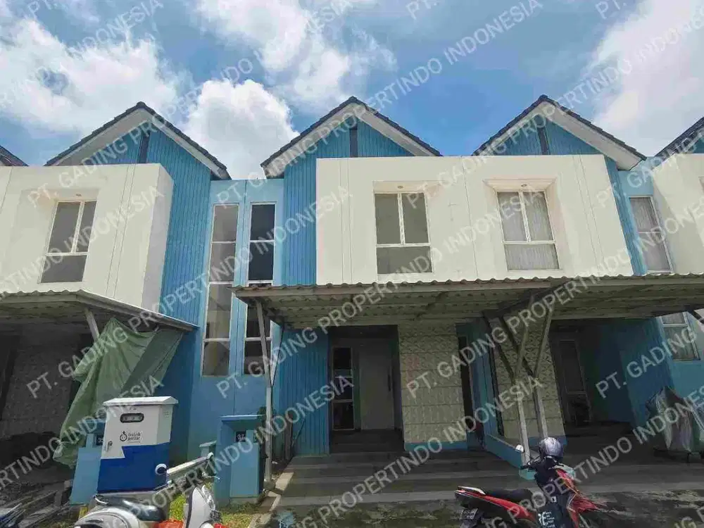 disewakan rumah 2 lantai ber canopy
