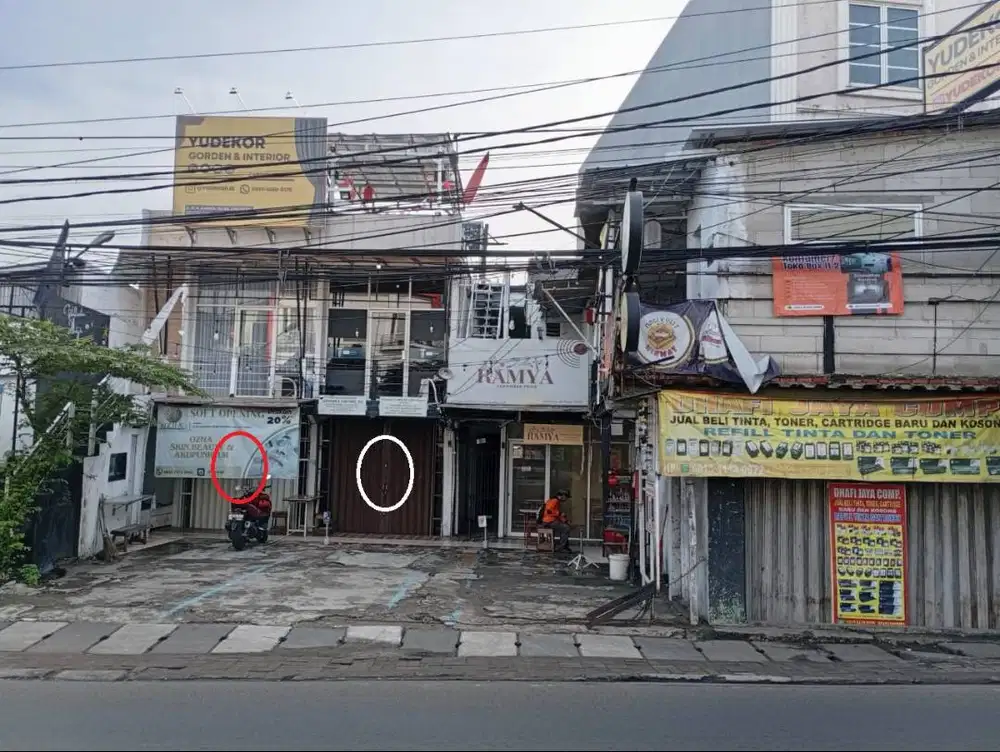 Disewakan kontrak Toko lantai 1 pinggir jalan ada rooftop