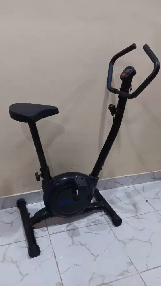 SEPEDA STATIS bekas seperti baru