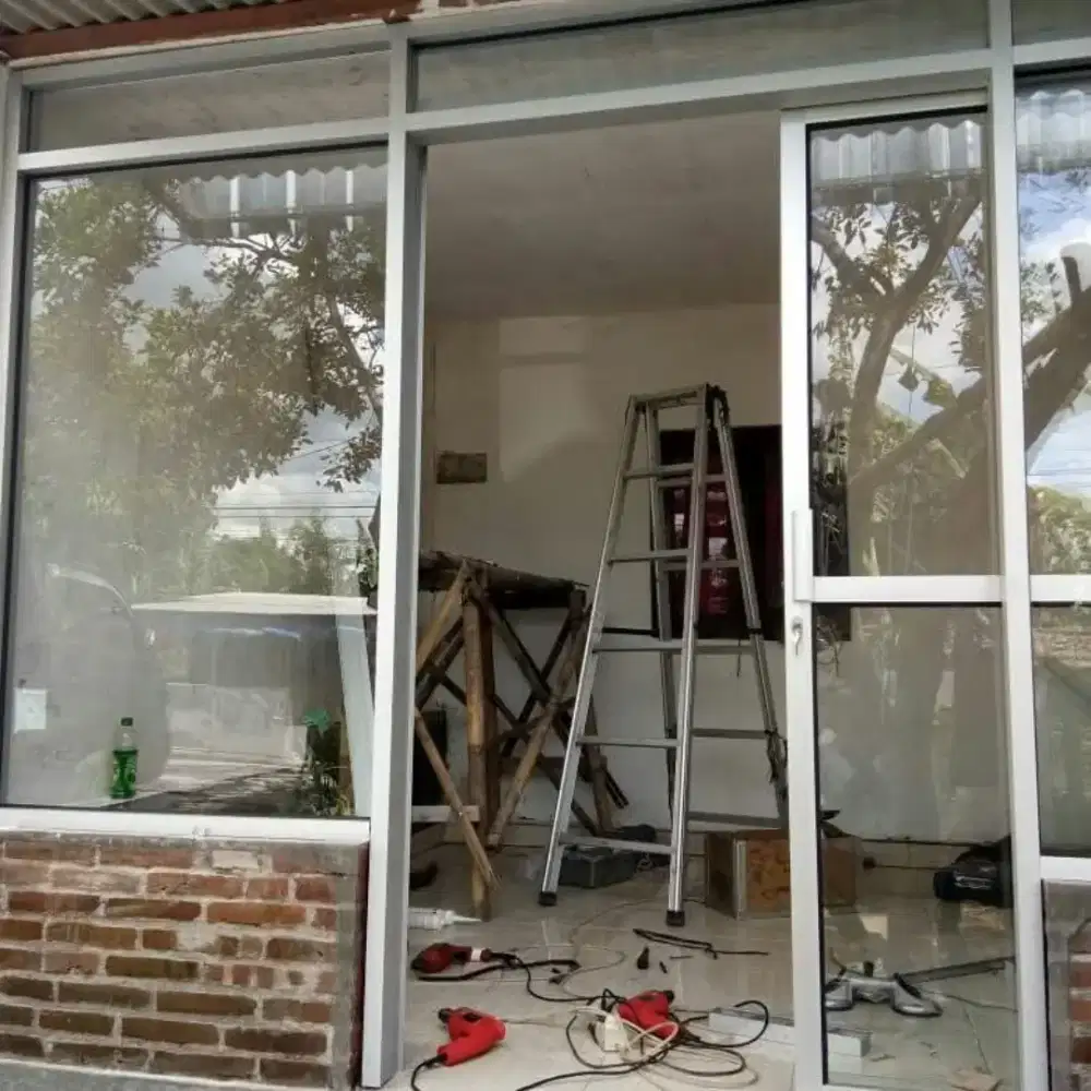 Mengerjakan segala kebutuhan aluminium bergaransi