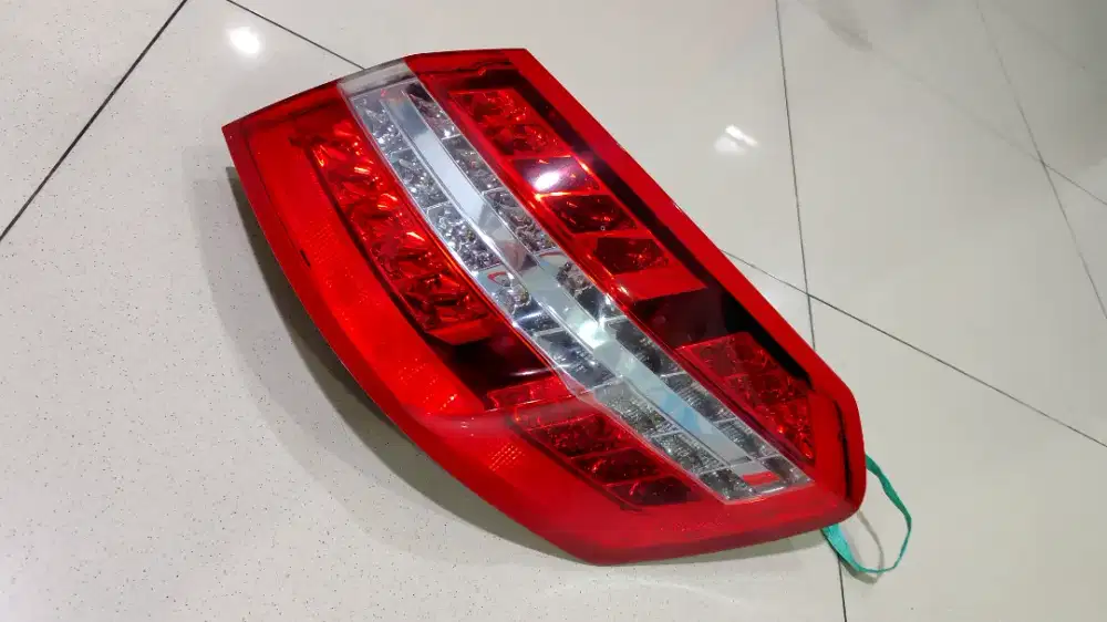 Stop lamp / lampu belakang w212 sebelah kanan