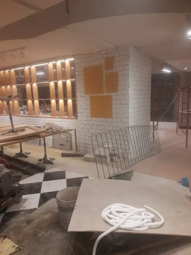 Tukaang bangunan dan keramik