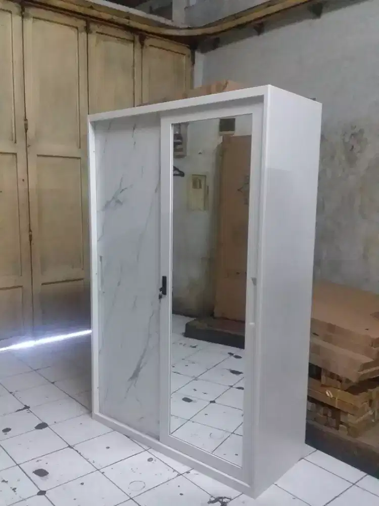 Lemari besi 2 pintu sleeding