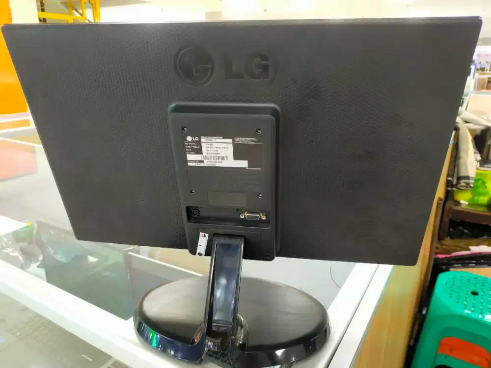 Dijual monitor LED Merk LG 19Inch siap pakai Kabel power Kabel CCTV/PC