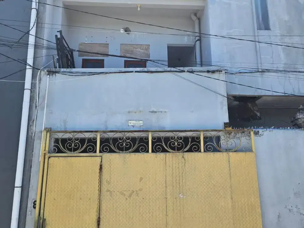 DIJUAL 1 BIDANG TANAH DENGAN TOTAL LUAS 300 M2 BERIKUT BANGUNAN - BADUNG