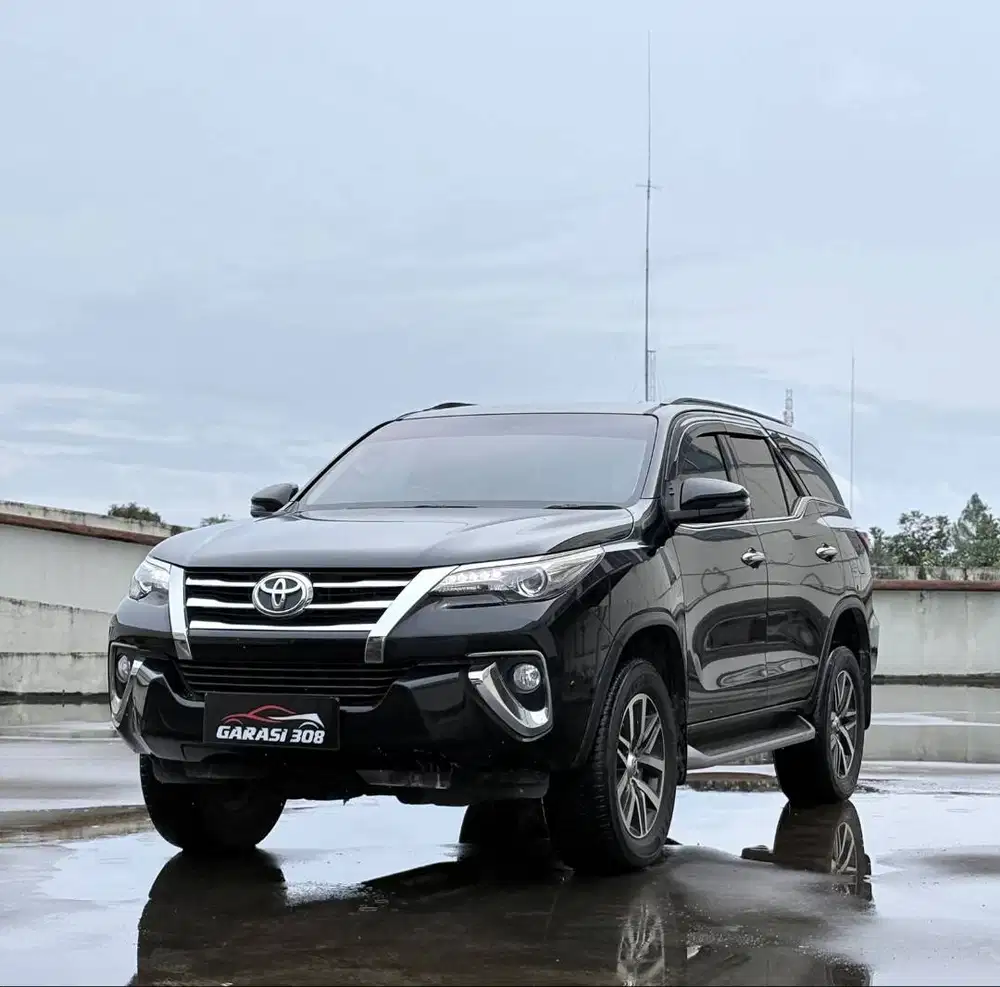 Toyota Fortuner 2.4 VRZ AT Diesel 2020 Warna Hitam Pajak 09-2026