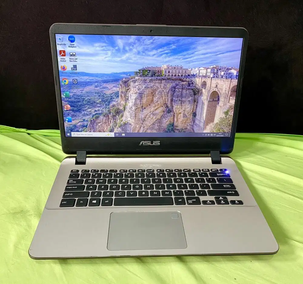 Laptop asus core i3 gen 7 ram 8gb ssd 512gb