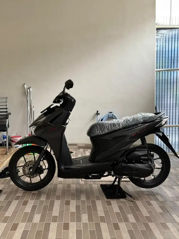 KM 800‼️ Honda Beat Deluxe CBS ISS Dark Grey BLN 10 2025 NIK 2024