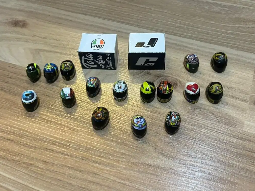 helm miniatur 16 buah