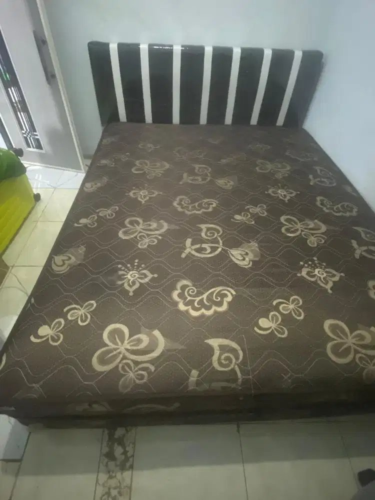 Spring bed plus dipan