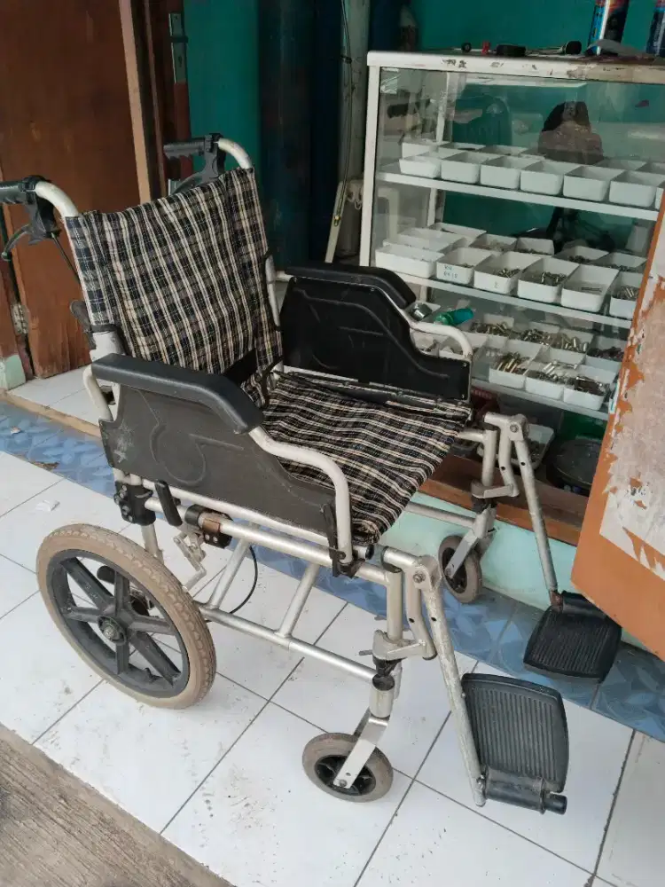 DIJUAL kursi roda  travelling kondisi normal