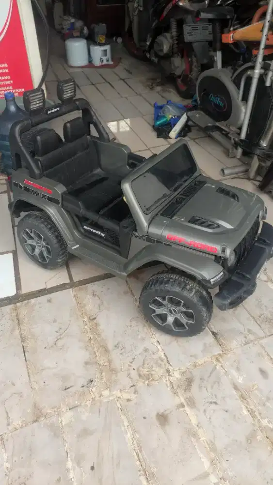 MOBIL AKI MAINAN ANAK (MINUS BACA DESKRIPSI DI BAWAH BIAR JELAS !)