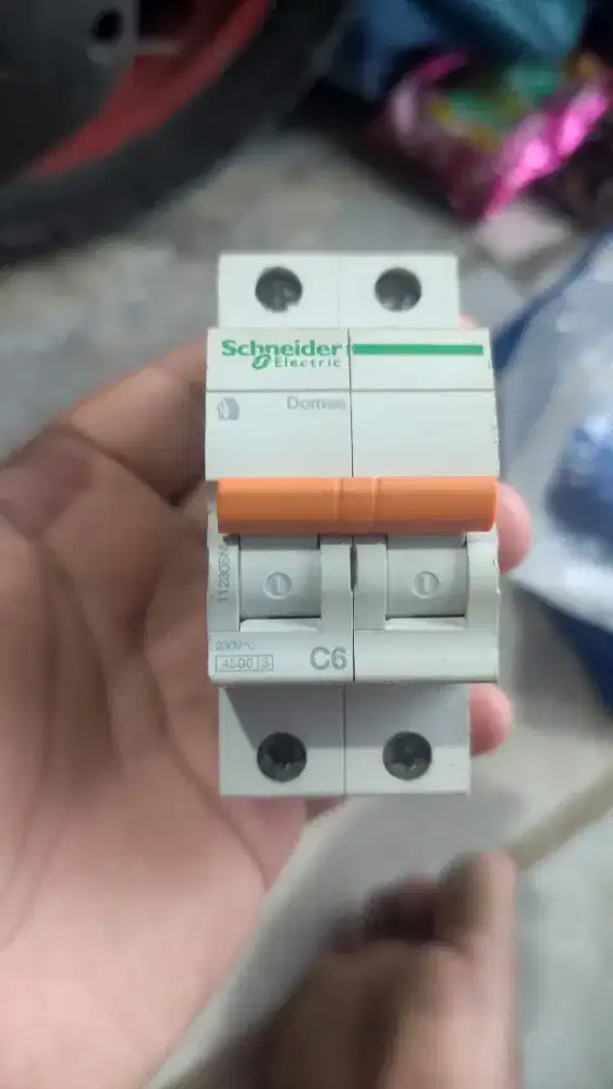 MCB SCHNEIDER DOMAE 2 PHASE 6 AMPER BEKAS SEKEN COPOTAN