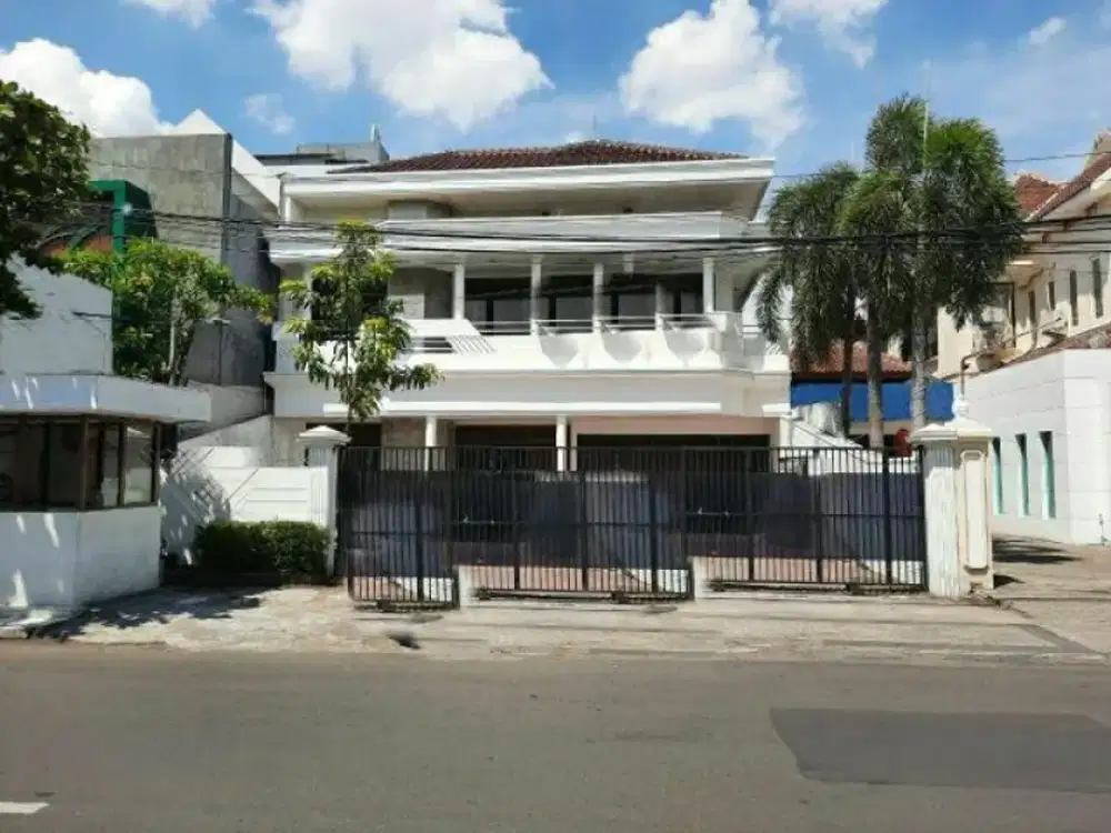 RUMAH JALAN BALI HADAP SELATAN STRATEGIS