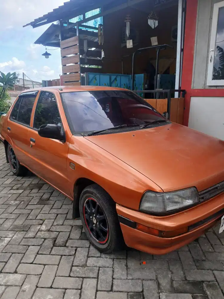 Dijual Charade Classy Warna Cantik, Jok bagus, Mesin Halus, Ban Baru