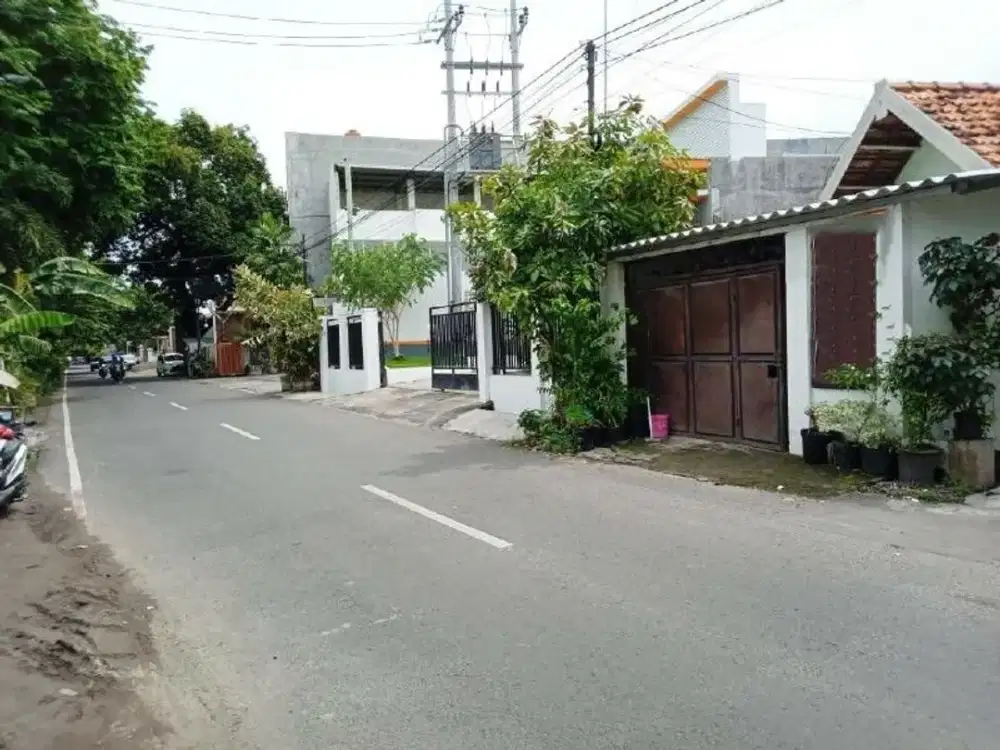 RUMAH di Jl. RAYA KALIWARON Cocok buat usaha Strategis