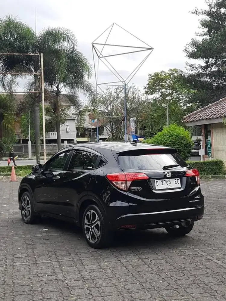 Honda HRV prestige 1.8 CVT 2015 hitam bandung istimewa
