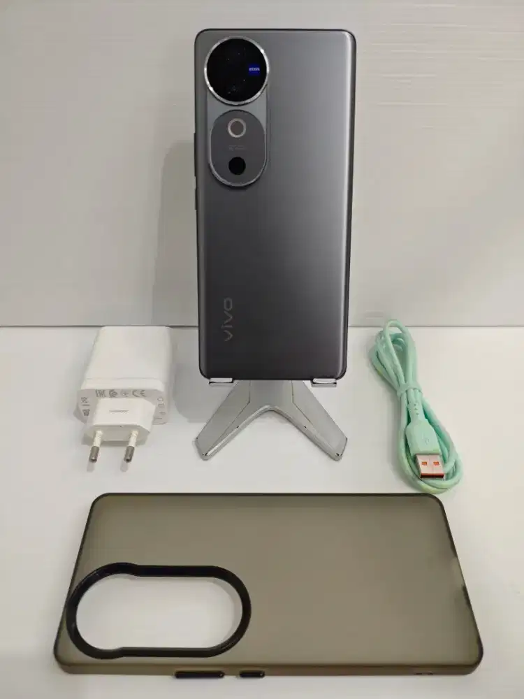 Vivo V40 5G 12/256 Gb Mulus 97% Hp + Charger Ex resmi vivo bisa TT/BT