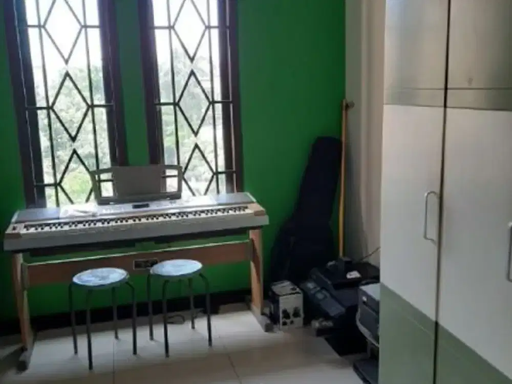 RUMAH PURI SURYA JAYA Hadap Selatan STRATEGIS, BU