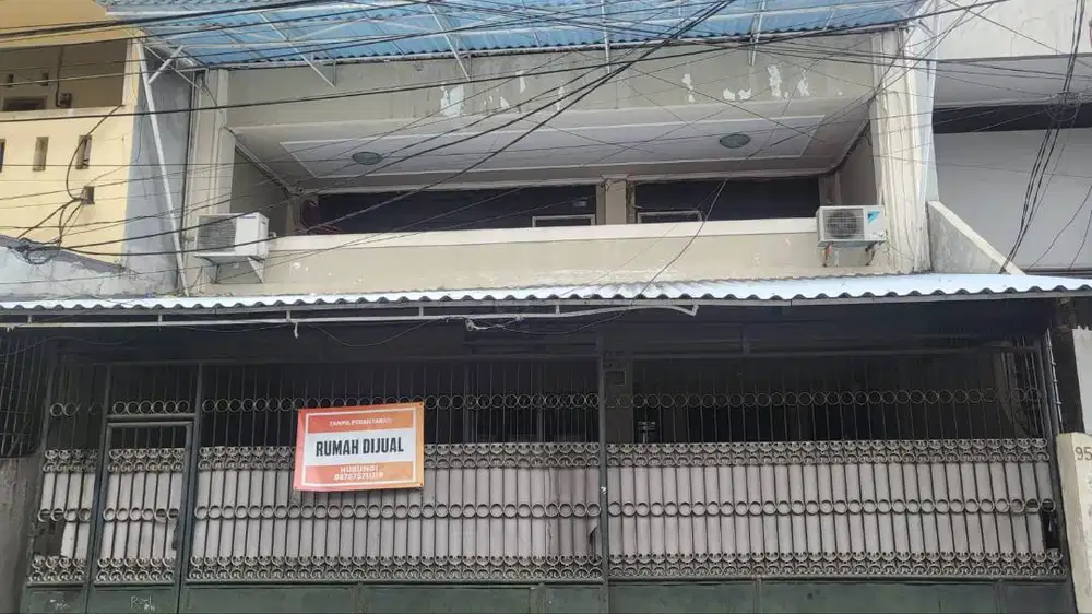 DIJUAL RUMAH 3 LANTAI STRATEGIS DEKAT STASIUN KERETA JATINEGARA