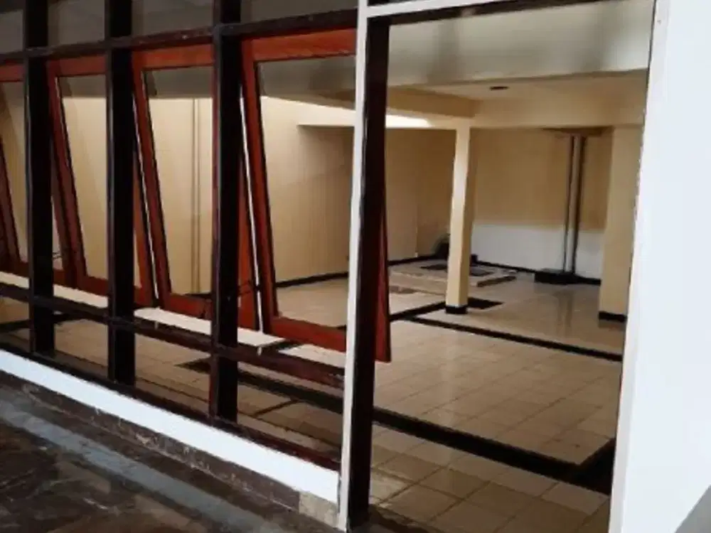 Rumah ex Resto JL BALI, Siap pakai /Bersih STRATEGIS