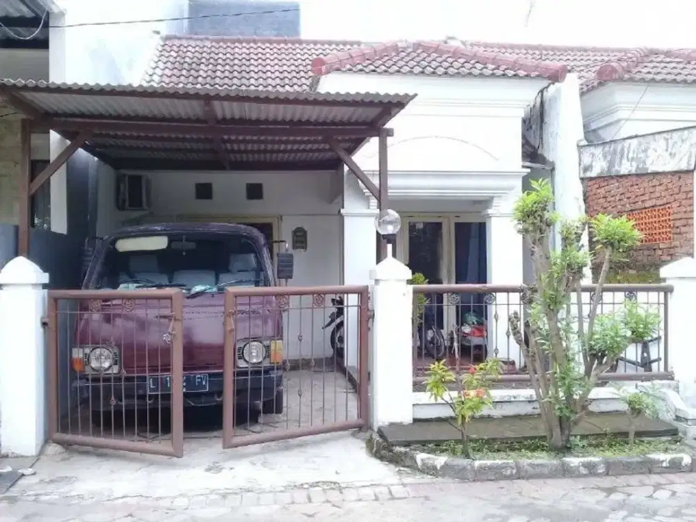 Rumah Wiguna selatan Parkiran luas PLN 1300w Strategis