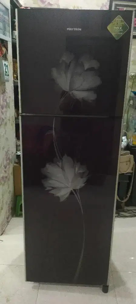 Kulkas 2 pintu tinggi polytron siap pakai