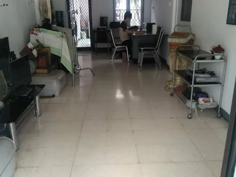 Rumah Mojoarum Hadap Hook utara-barat, Strategis