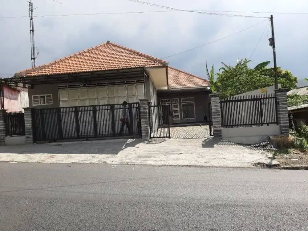 Xyiwr Ukiaw, RUMAH Jl RAYA SAJEN PACET Sangat Strategis