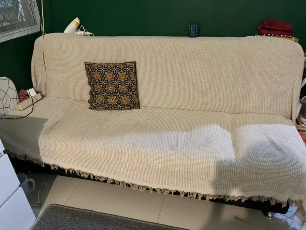 Preloved sofa warna hitam