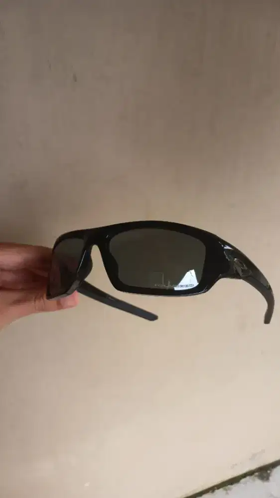 Kacamata Oakley Valve Polished Black Iridium Polarized - Original