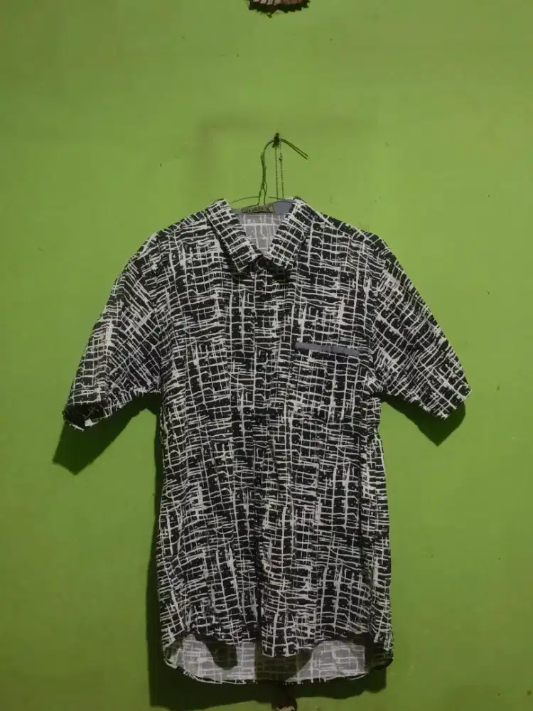 Kemeja lengan pendek motif