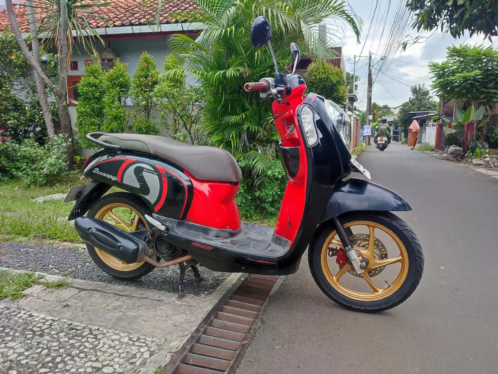HONDA SCOOPY FI TAHUN 2013 MURMER