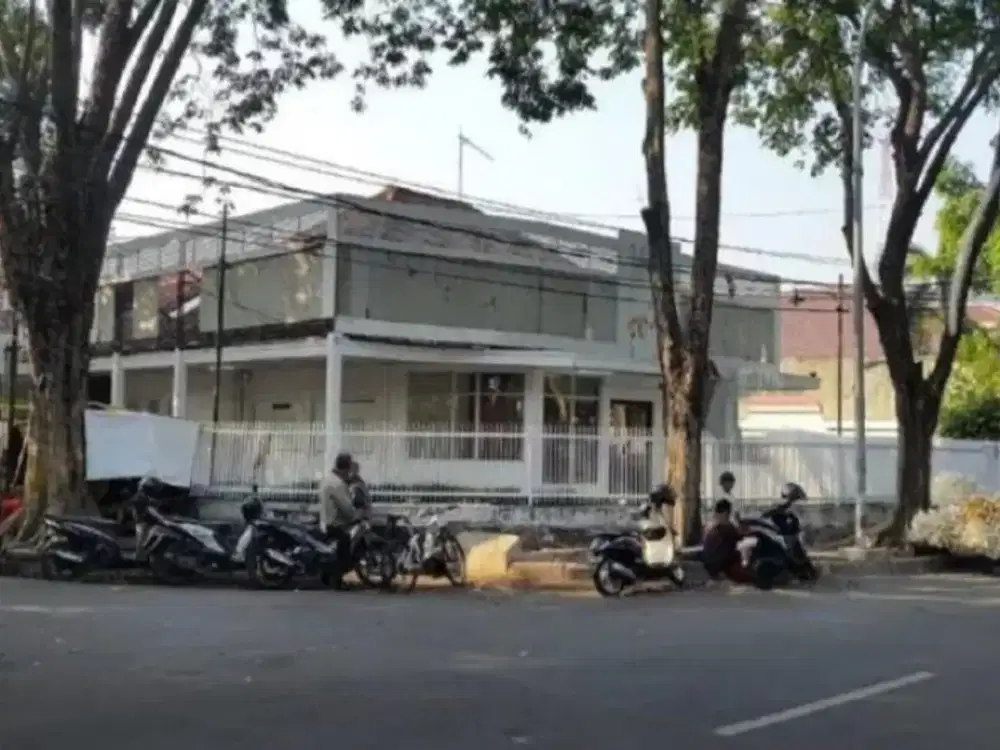 Rumah Jaksa Agung Suprapto Strategis, Nol Jalan Raya