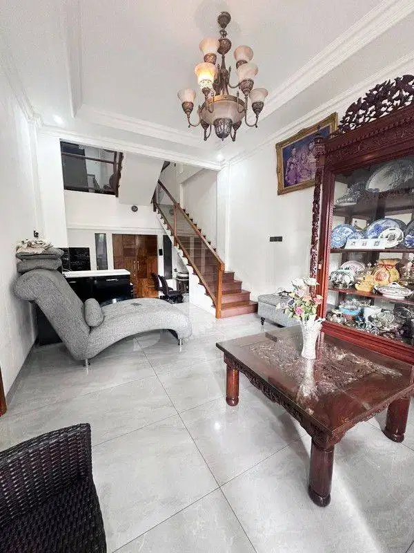 Dijual Rumah Strategis Dkt Sta Kebayoran di Kebayoran Lama Jaksel17698